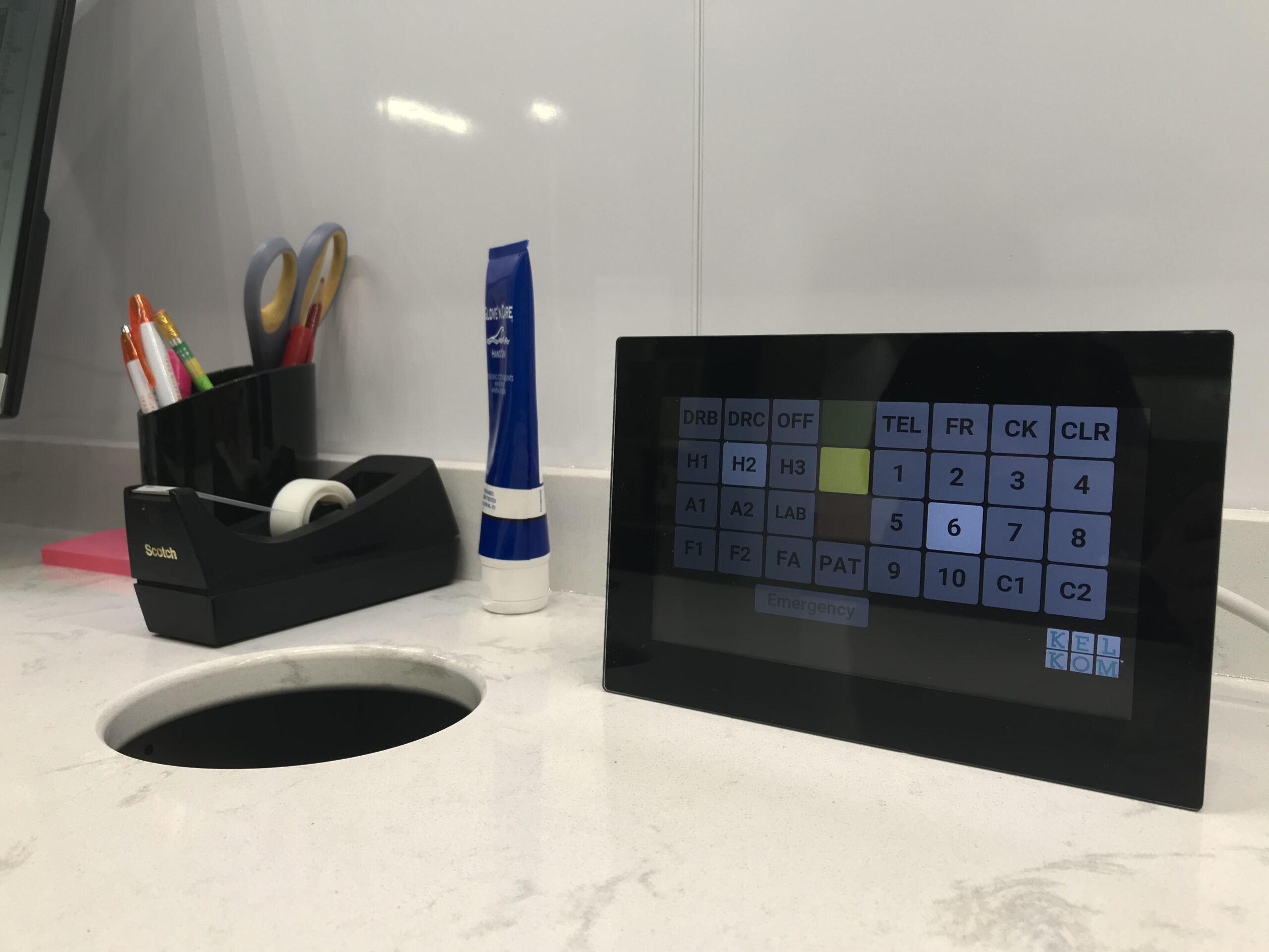 KelKom counter display